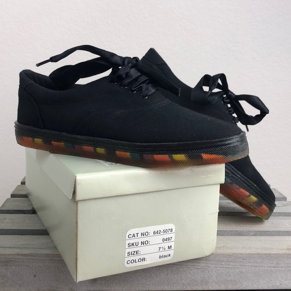 Vintage 80s Black Multi Color Sole Sneakers 7.5